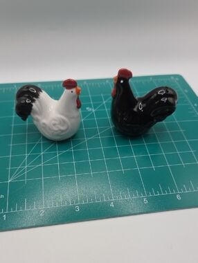 Cracker Barrel Black and White Rooster Salt and Pepper Shakers